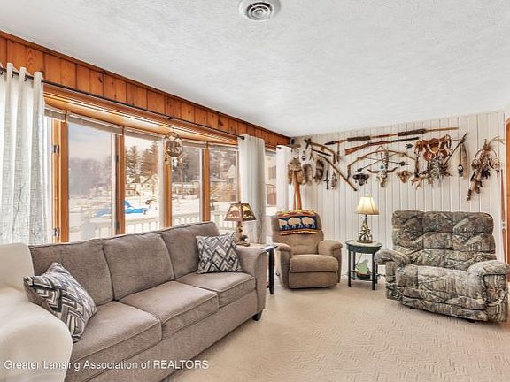 5th image of 351 Lake Dr