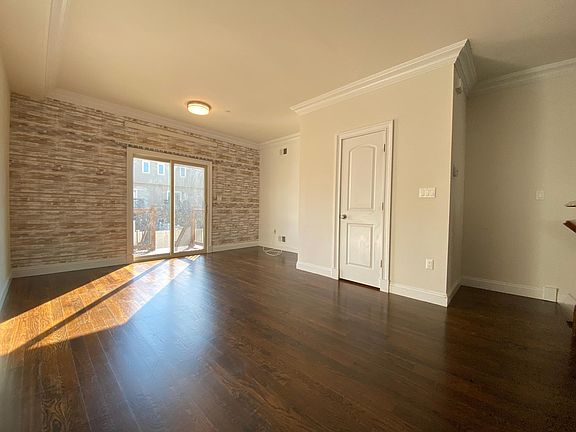 3rd image of 248 Lamberts Ln
