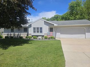 1304 Buchanan Ct, Kaukauna, WI 54130