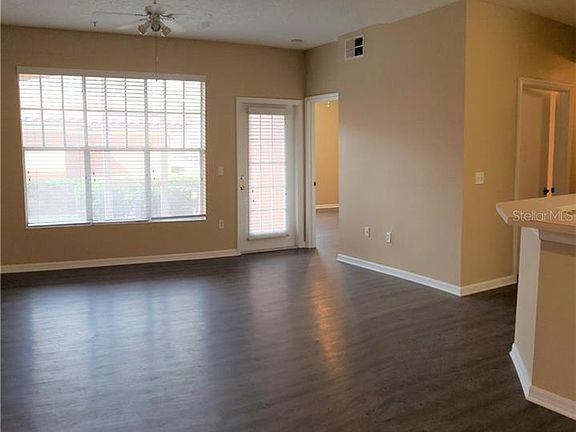 3rd image of 5560 Metrowest Blvd Unit 102