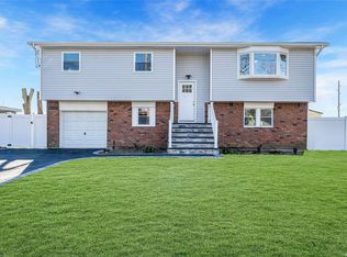 155 N Arizona Rd, West Babylon, NY 11704