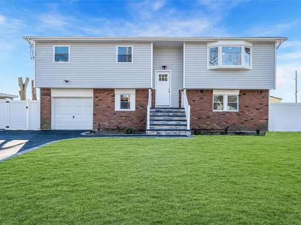 155 N Arizona Road, West Babylon, NY 11704