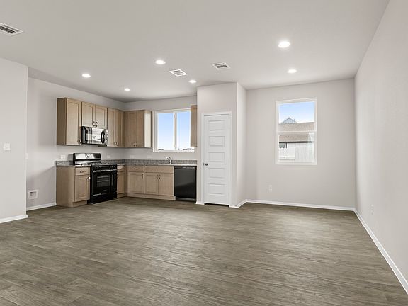 4th image of 141 Summer Dr