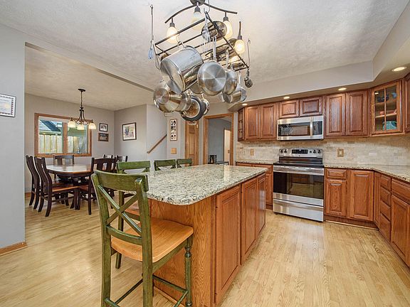 5th image of 8285 W Long Lake Dr