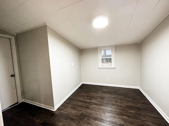 4th image of 154 Grand Ave