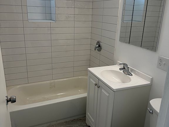 3rd image of 2140 S Washtenaw Ave APT 3R