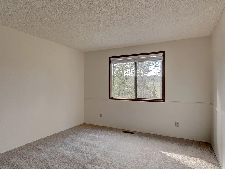 1601 McKinnon Dr — Photo 15