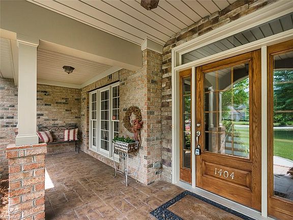 2nd image of 1404 Lennox Woods Dr