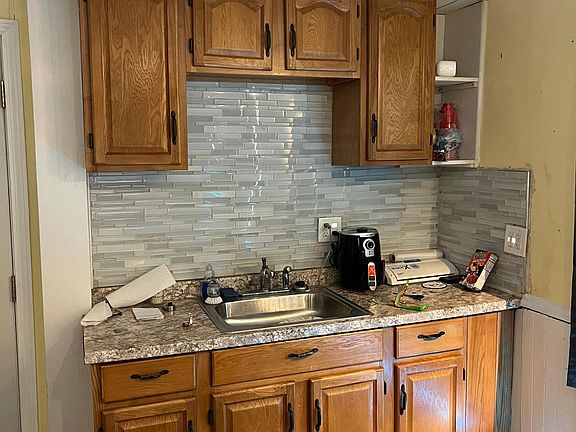 5th image of 87 Cowden St Floor 2