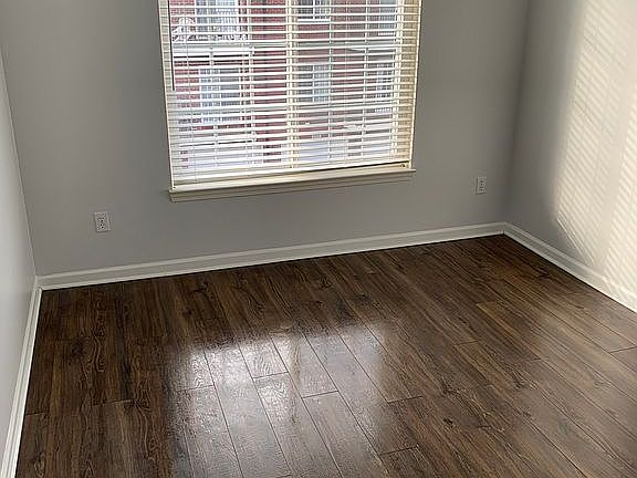 4th image of 53200 E Providence Dr