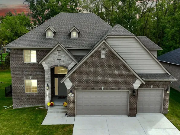 50142 Kapalua Dr, Macomb, MI 48042