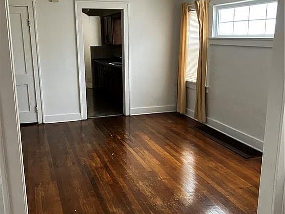 3rd image of 5216 Woodland Ave