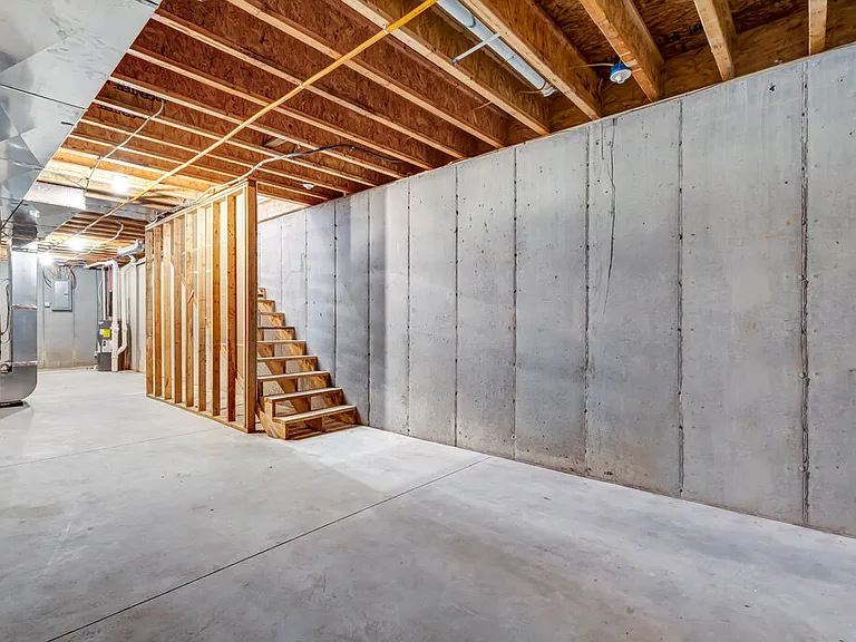 1000 Barton St — Photo 23