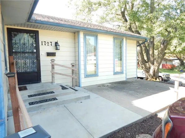 1727 Dakota St, Leavenworth, KS 66048
