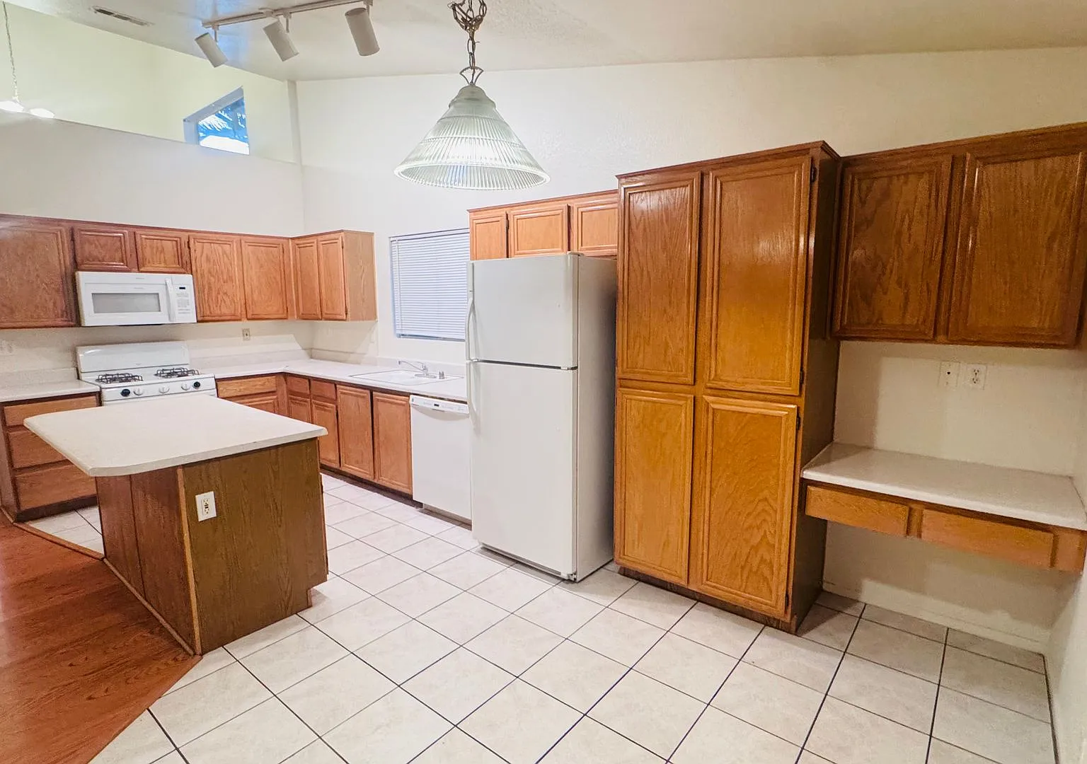 Large 2 Story Home! — Photo 4