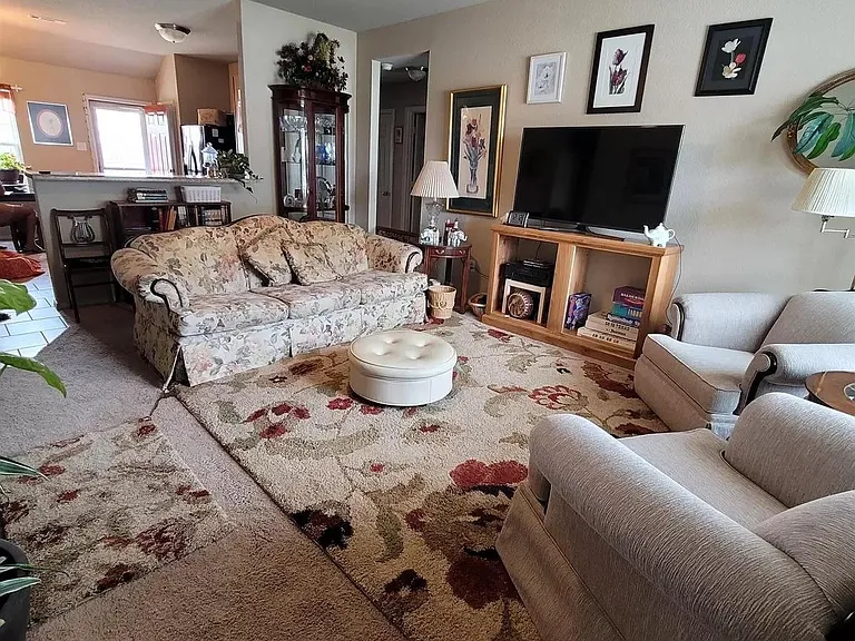3020 Beechwood Dr — Photo 2