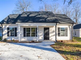 105 Oaklawn St, High Point, NC 27263