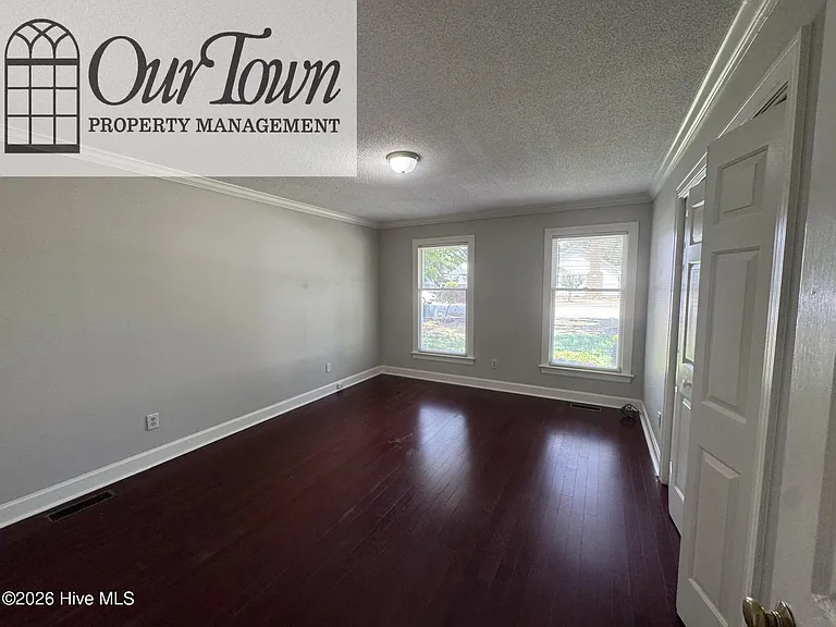 3003 Woodgreen Dr N — Photo 9