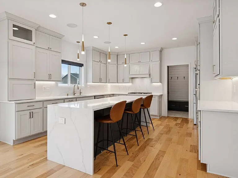18305 Dove Ct — Photo 6