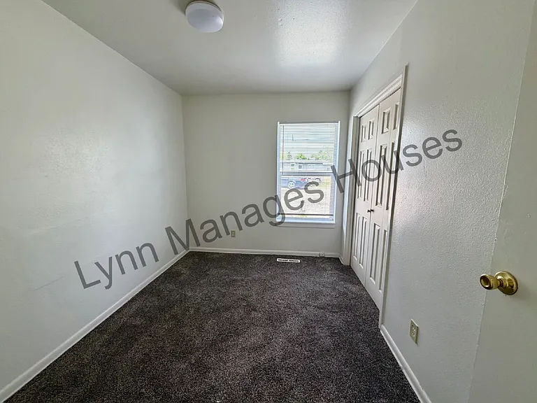 611 W 5th St — Photo 5