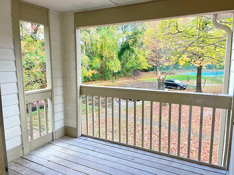 1032 Churchill Downs Ct #B — Photo 15