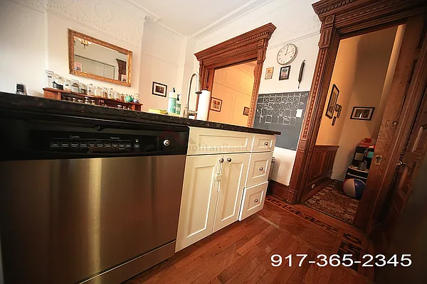 Rented by Metropolitan Realty | media 15