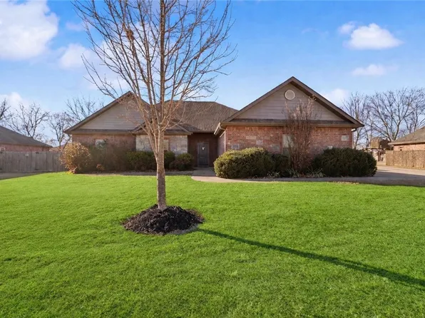 510 Grandview Dr, Prairie Grove, AR 72753