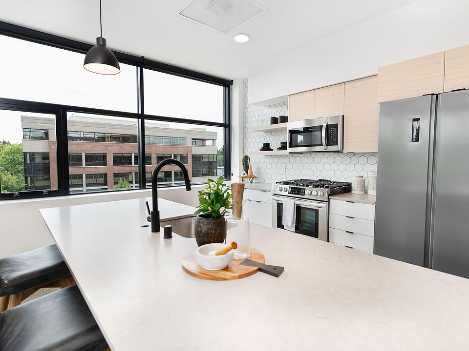 Angelo Tower furnished kitchen