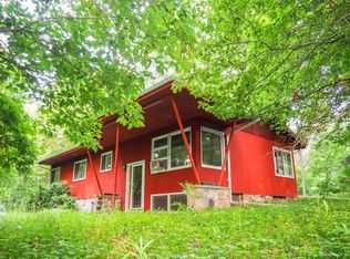 203 Prairie View Dr, North Prairie, WI 53153