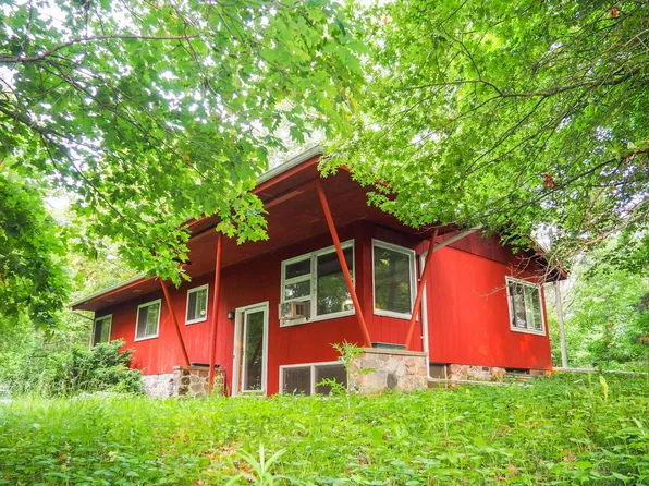 203 Prairie View DRIVE, North Prairie, WI 53153