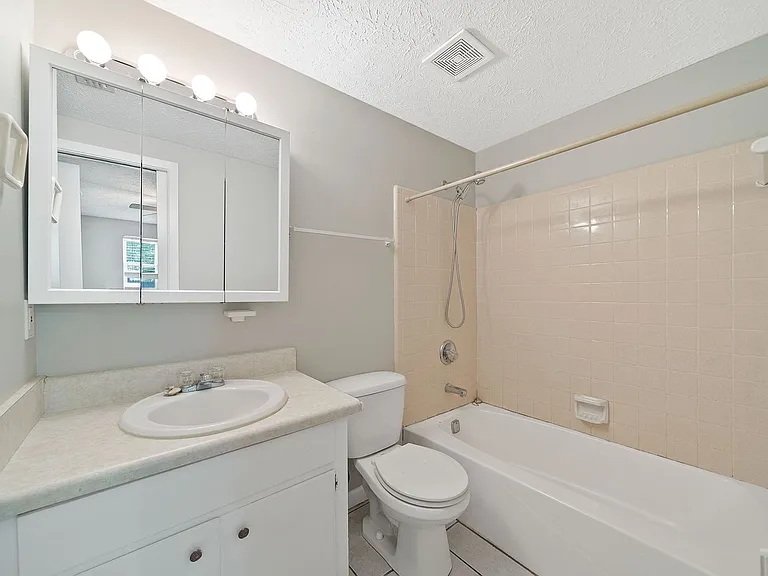 1019 Bradford Cir — Photo 23