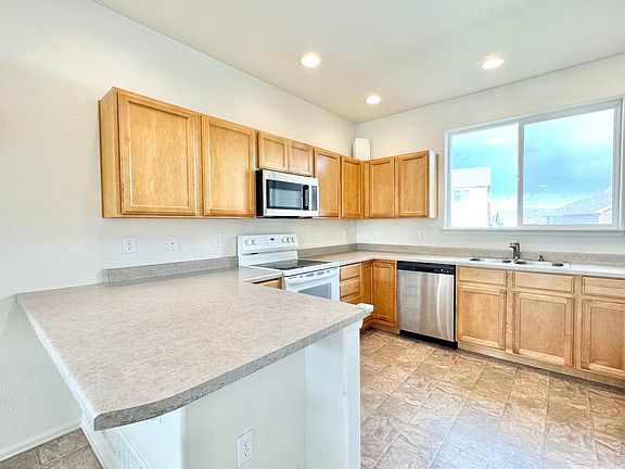 5th image of 1006 Muntjac St