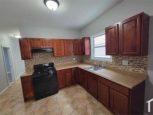 4th image of 303 S 11th St Floor 1