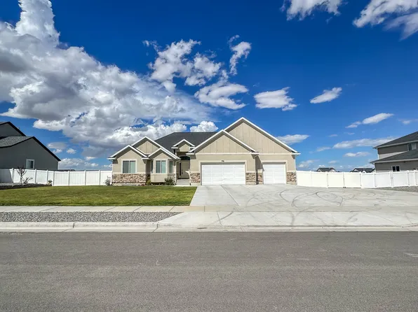 796 W Cherry Orchard Ln, Grantsville, UT 84029