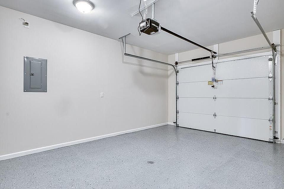 1st image of 261 Louise Ln