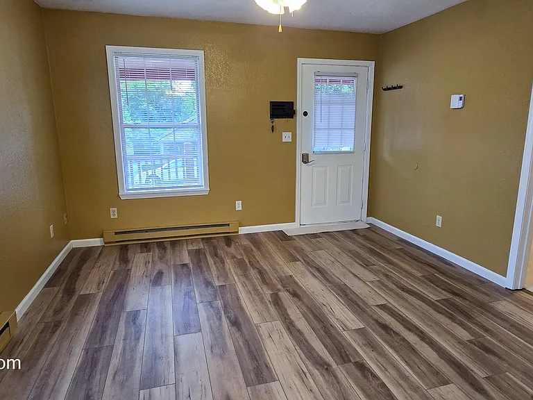1507 Leroy St — Photo 4