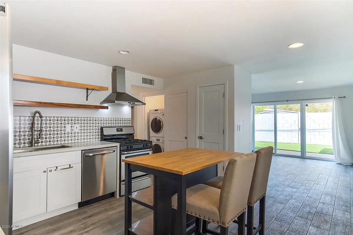 Building Photo - 3140 E Glenrosa Ave #3