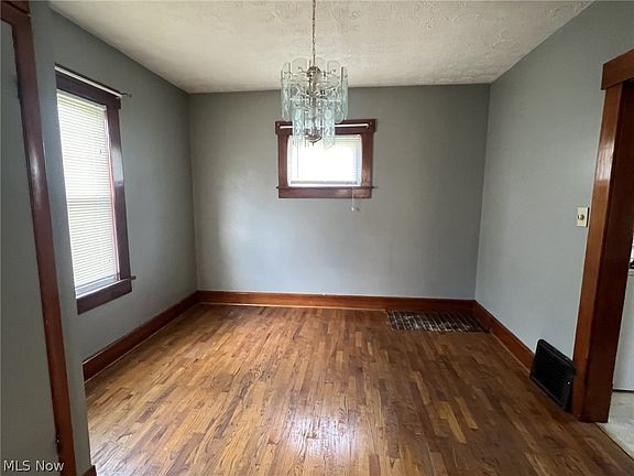3rd image of 1526 Bryan Ave SW