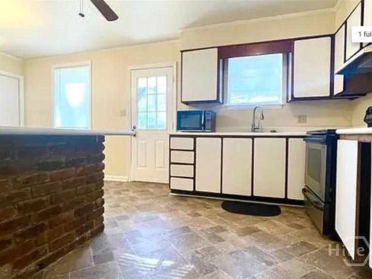 320 Chatham Villa Dr — Photo 10