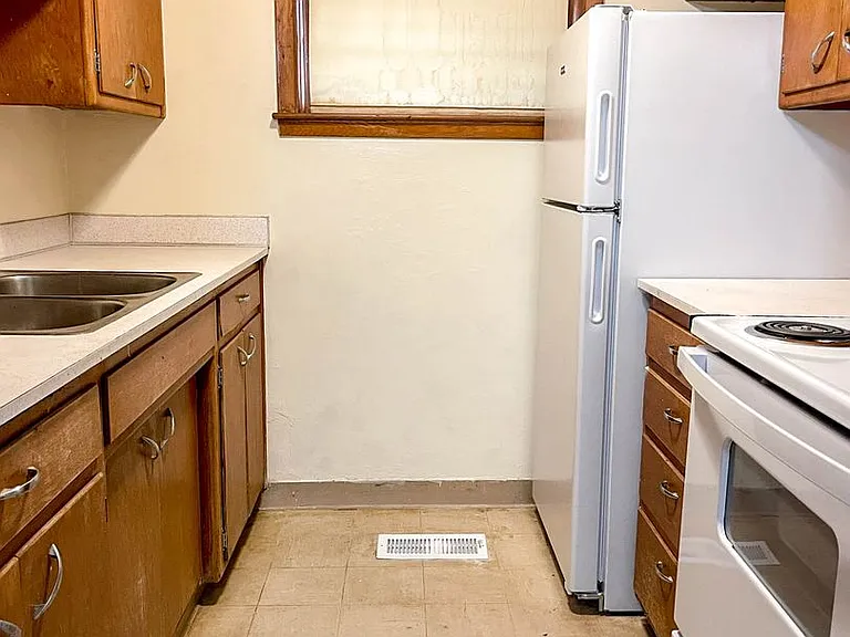 1420 E St — Photo 25