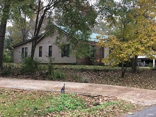 2nd image of 104 W Clay St