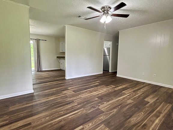 3rd image of 221 Belview Ln