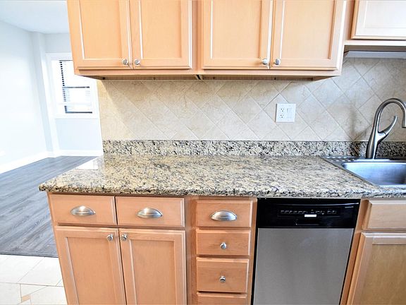 4th image of 4521 N Clarendon Ave #601