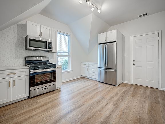 5th image of 3323 W Potomac Ave #2R