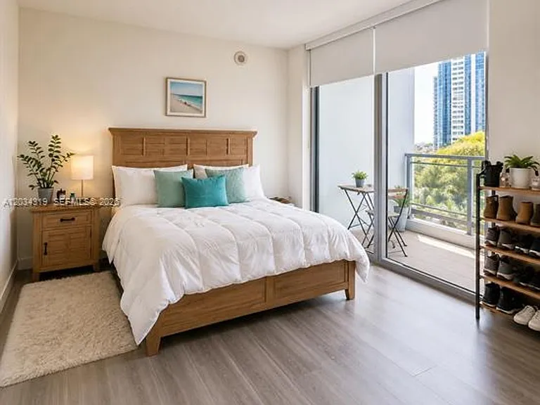 90 SW 3rd St #1413 — Photo 7