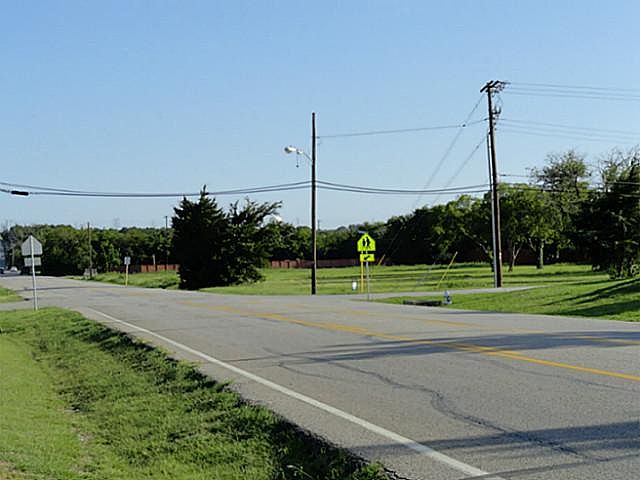 2nd image of 802 W Spinner Rd