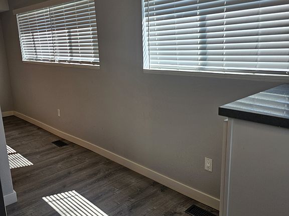 4th image of 813 N Riverside Dr #A