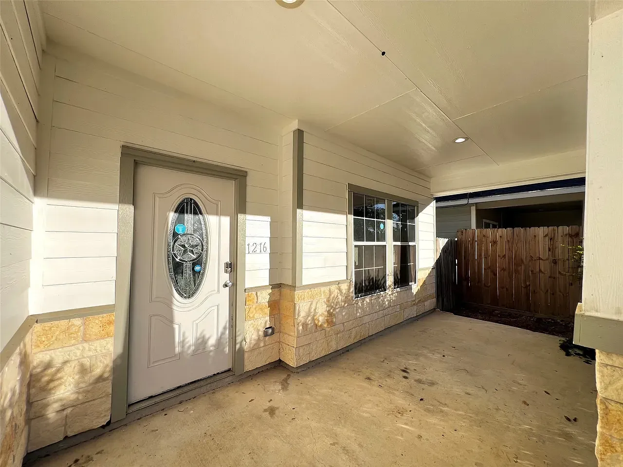 3 bed, 1649 sqft, $1,995 — Photo 2