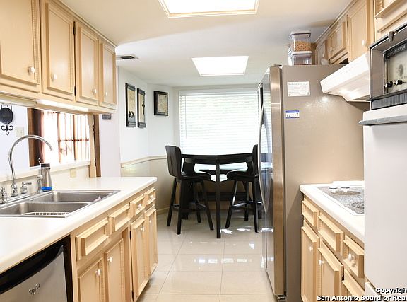 5th image of 10519 Milldale St