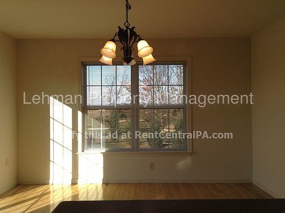 5th image of 542 Meadowcroft Cir